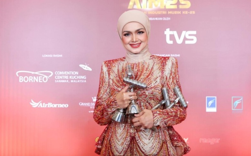 Siti Nurhaliza Tarudin fulfilled expectations at the awards show after clinching the Best Song trophy.