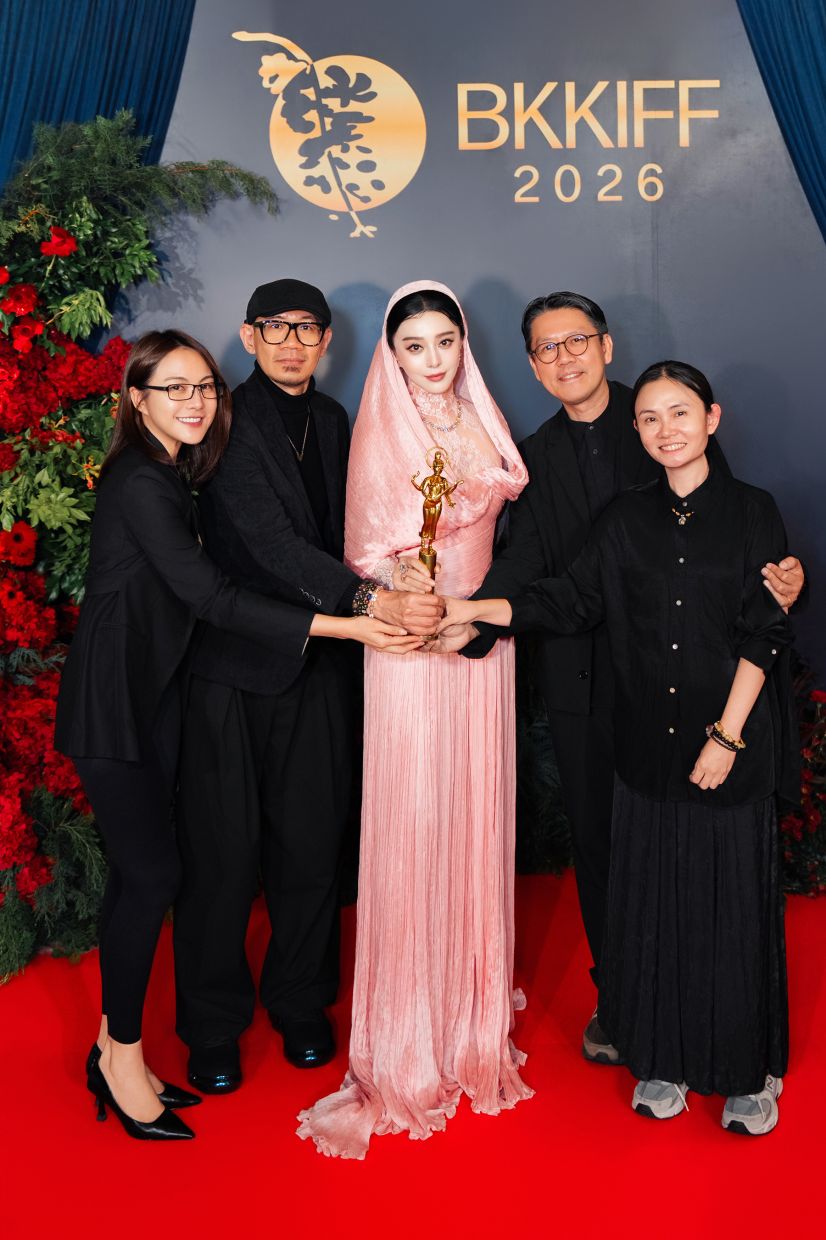 Fan Bingbing sharing her win with the 'Mother Bhumi' production team. 