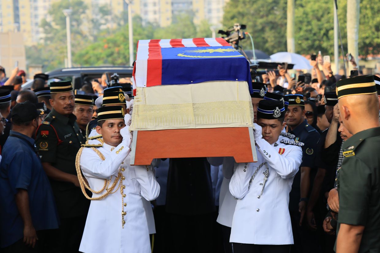 PUTRAJAYA, Monday, Sept 28: The remains of the late Tun Dr Siti Hasmah Mohd Ali arrived at the National Heroes Mausoleum (Pusara Negara), Precinct 20. -- Photo: Bernama
