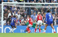 Soccer-Thompson fires Chelsea to 1-0 WSL win over Arsenal