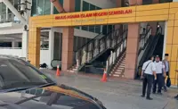 Former Negri excos arrive at Islamic Affairs Council building to give statements to police