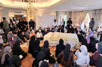 Dignitaries, guests gather at Dr Siti Hasmah's residence to pay last respects