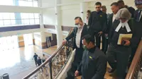 Senior Sabah Lands Dept official, mining exec deny RM18k graft charges