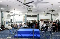 Tun Siti Hasmah’s remains arrive at Taman Sungai Besi Indah Mosque for funeral prayers