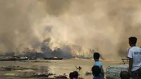 Western Myanmar military airstrike kills 33 in market area