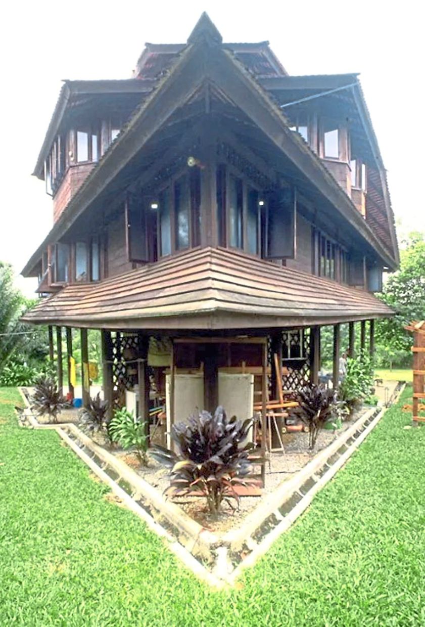An external view of the Salinger Residence, a remarkable example of sustainable architecture that harmonises traditional Malay construction techniques with modern design principles. Photo: Asakawa Satoshi/AKAA