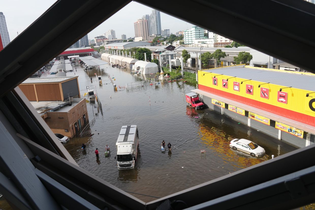 Streets are flooded after heavy rain in Bangkok, Thailand, Tuesday, Sept. 29, 2026. - Photo: AP 