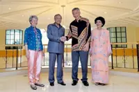 Singapore PM, leaders pay tribute to Tun Dr Siti Hasmah