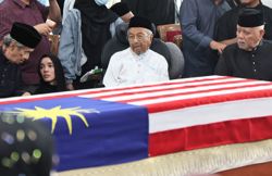 Dr M did not expect Dr Siti Hasmah to pass away so soon