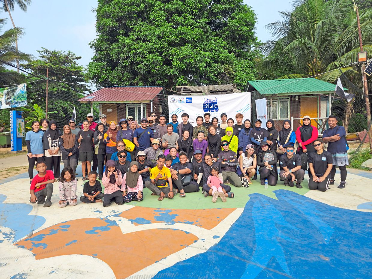Volunteers take on marine debris, crown-of-thorns in Pulau Tioman