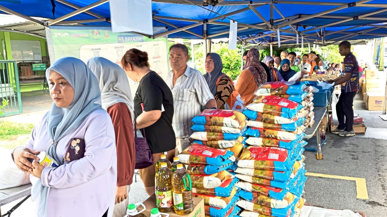 The Jualan Ehsan Rahmah programme offers essential staples such as fresh chicken, eggs, cooking oil and rice at prices 15% to 30% below prevailing market rates.