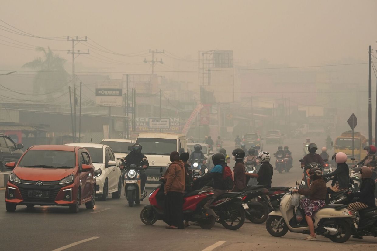 Smoke from Kalimantan, Sumatra hotspots causing haze in M'sia, says DOE