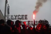 Injuries and arrests as high school students keep up blockade of French schools