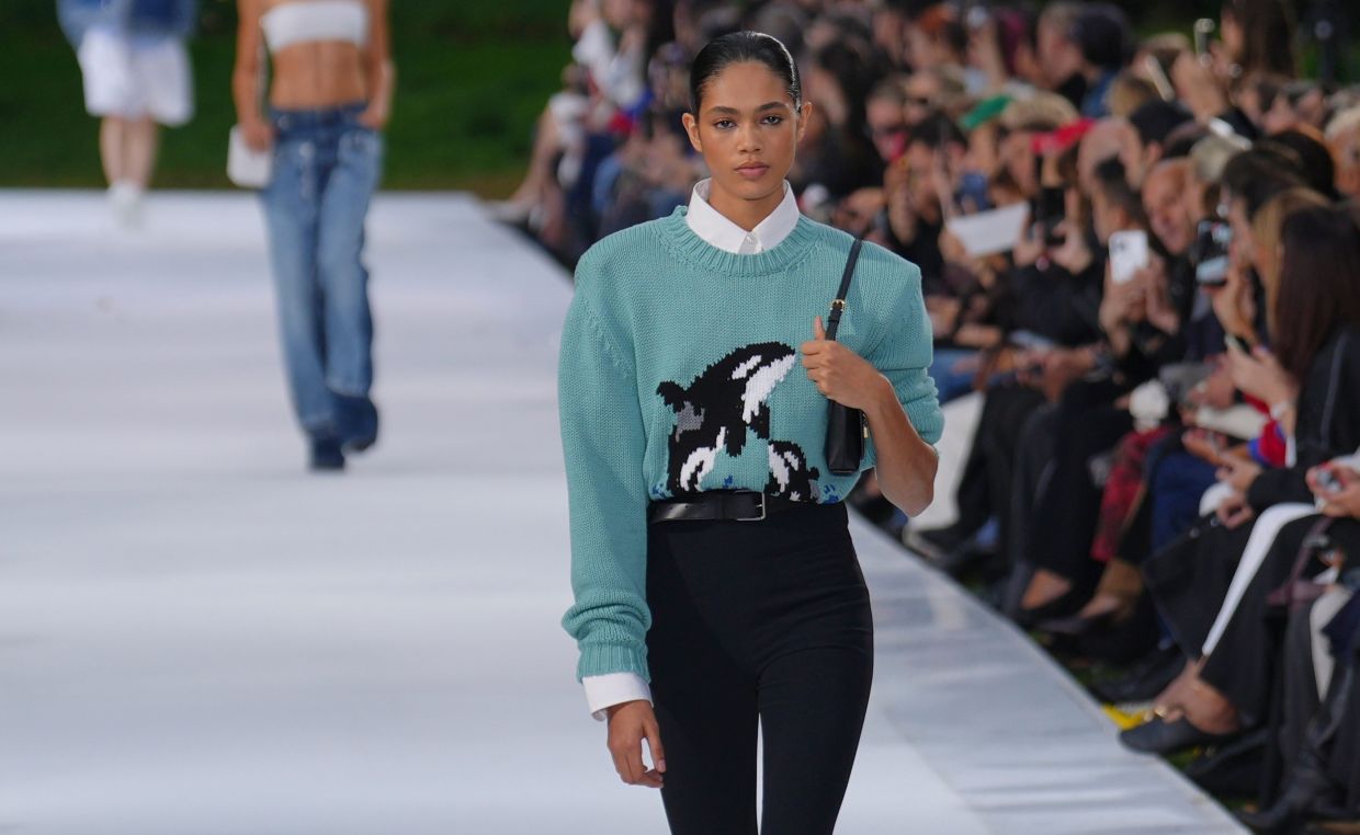斯特拉·麦卡特尼将海洋环保理念带到了巴黎时装周的T台上