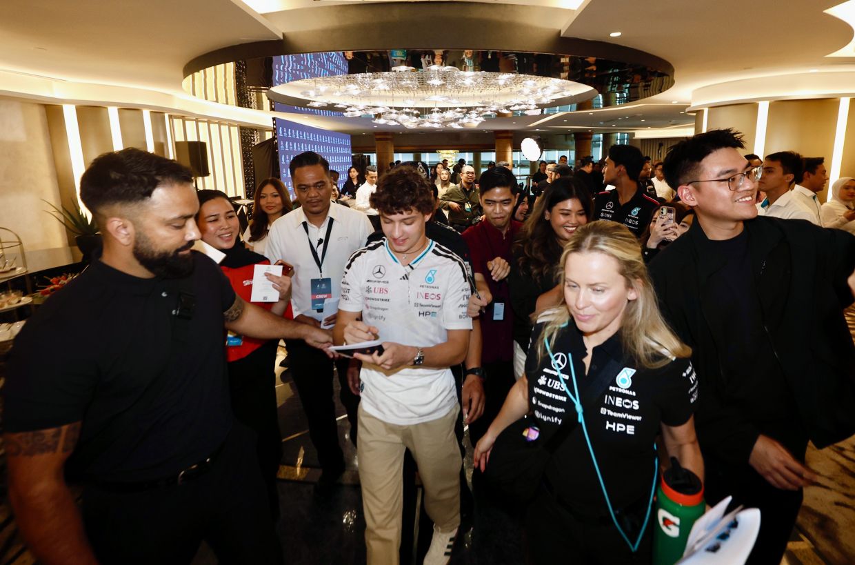 Petrons rider Andrea Kimi Antonelli meeting his fans after press conference at KLCC, Kuala Lumpur. — FAIHAN GHANI/The Star