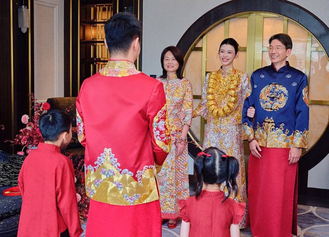 The tea ceremony was joined by the couple's two children.