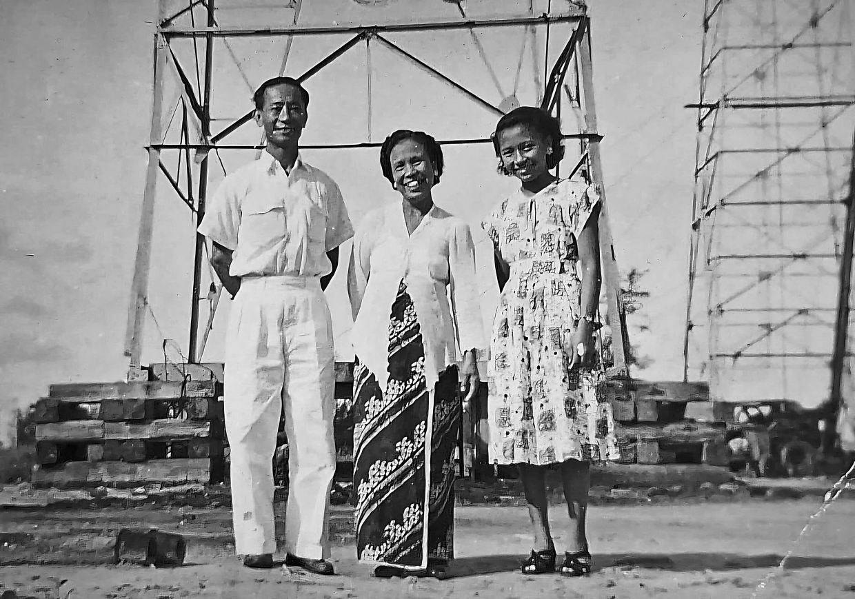 Tan, pictured with her parents during her teenage years. Photo: Lily Tan