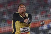 Grace takes a hammer break to build for bigger throws