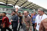 Anwar joins SIC pit lane walk ahead of F1 race