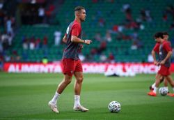 Soccer-Jesus, FPF chief fail in airport bid to stop Ronaldo leaving Portugal camp, Marca reports