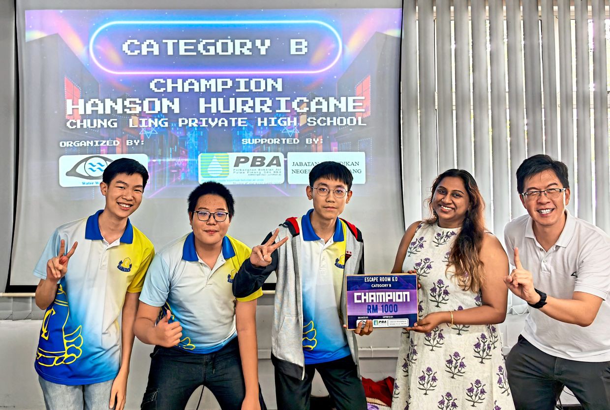 (From left) Hee Zhu, Yu Hom and Kenneth receiving the top prize from PBAPP representative S. Sangeethaa and Hong. 