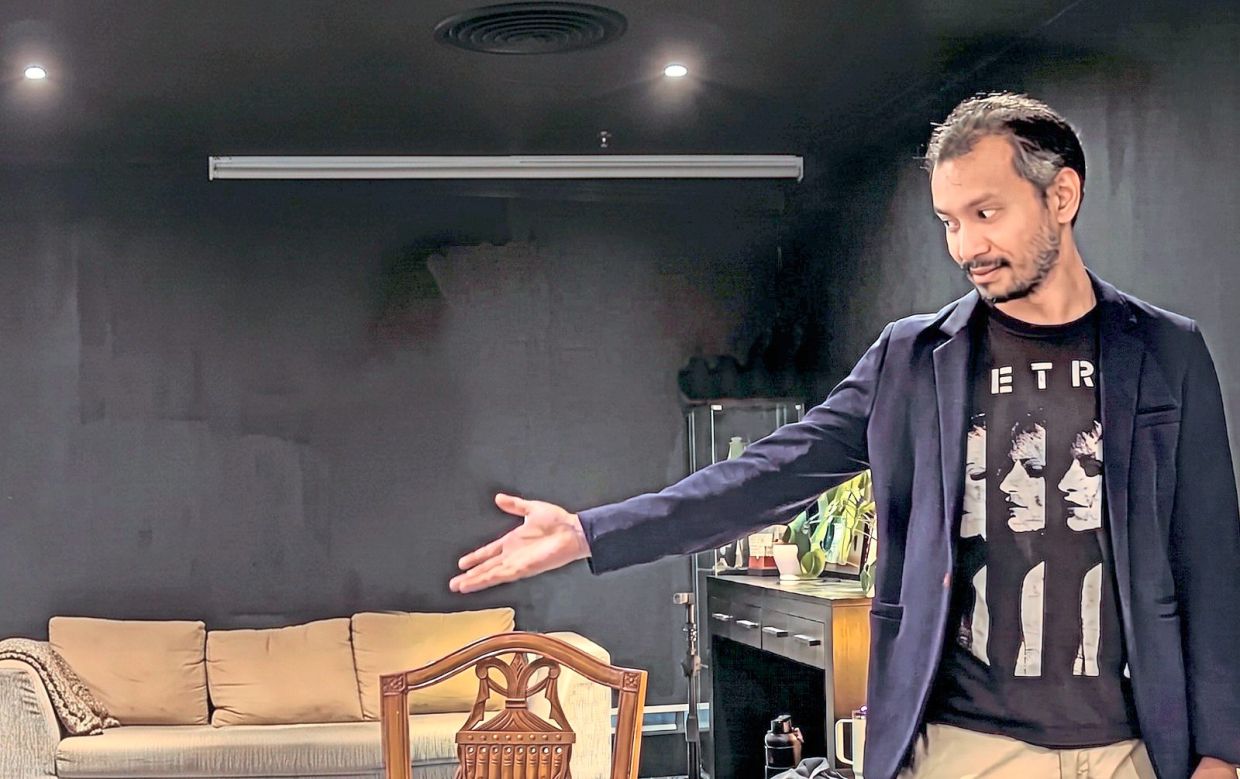 At KLPac this weekend, 'The Relations**t Chronicles' brings together 10 performers and nine solo stories about love, relationships and everything in between. Photo: Big Nose Productions