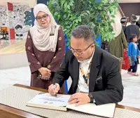 Make full use of public library facilities, urges director