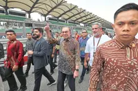 PM makes pit stop in Sepang