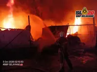 Signboard shop destroyed in early morning fire in Taman Ehsan