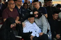 Physiotherapist who comforted Dr Mahathir at funeral pays tribute to the late Dr Siti Hasmah