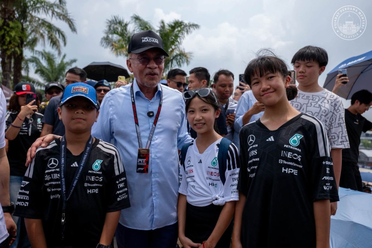 PM visits Madani ticket holders at Sepang F1 race