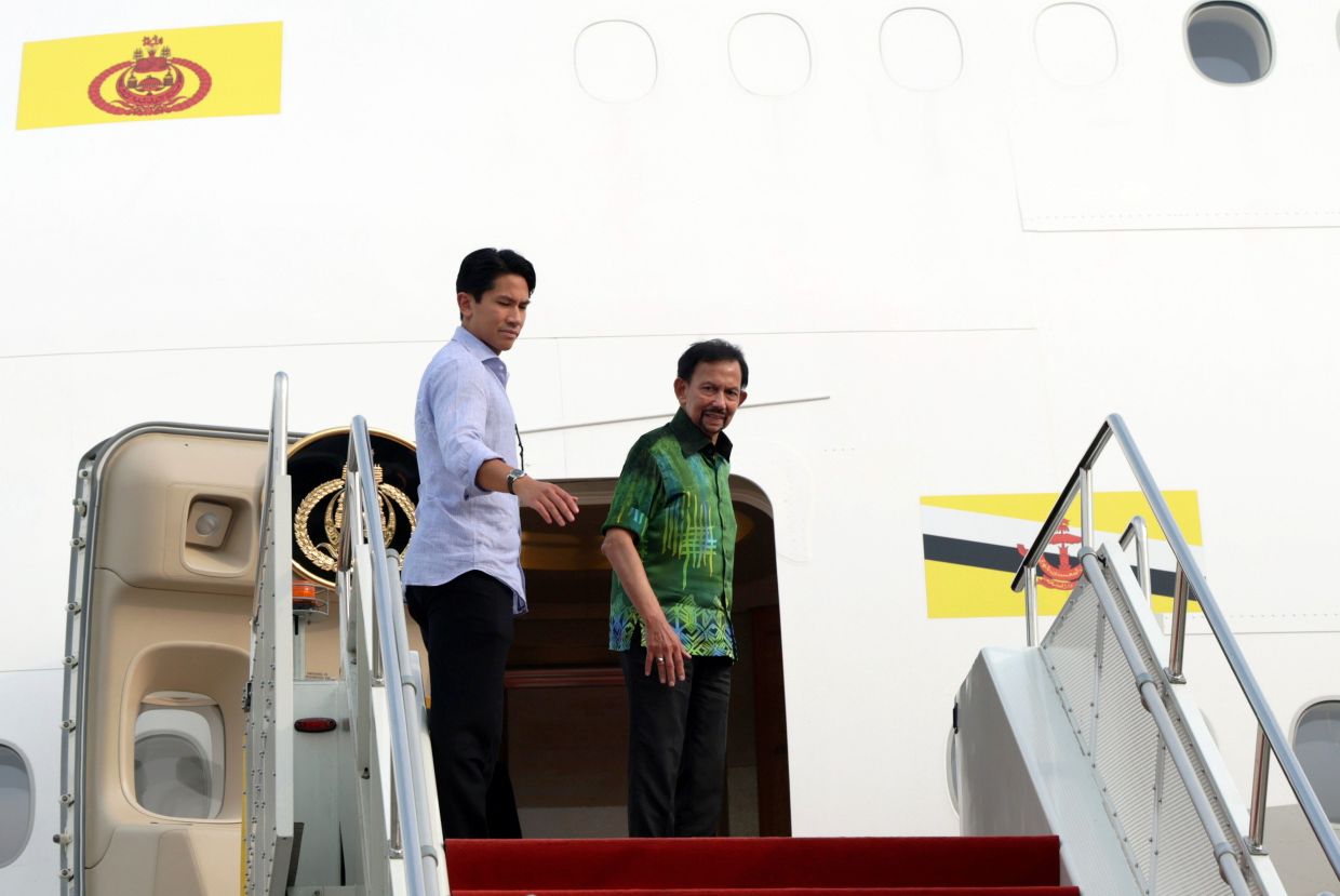Sultan of Brunei concludes special visit to Malaysia
