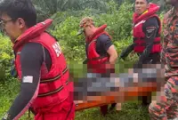 Body of elderly man found after vehicle plunged into river