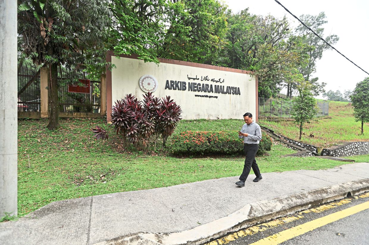 The public is encouraged to turn to the National Archives to authenticate relevant material or consult its records when they need to verify facts, Zaidin says.