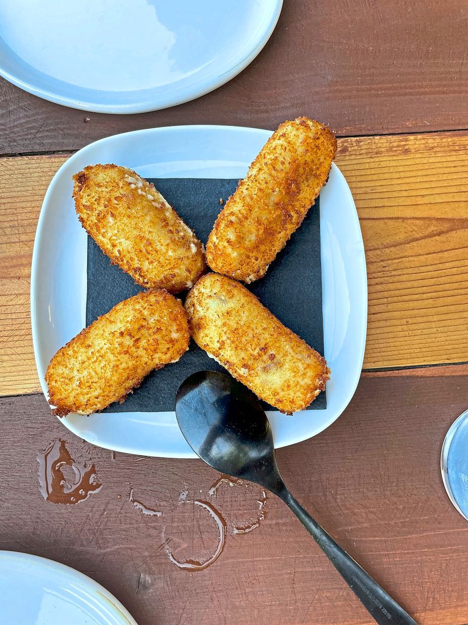 Croquetas are usually eaten without dips. — Unsplash