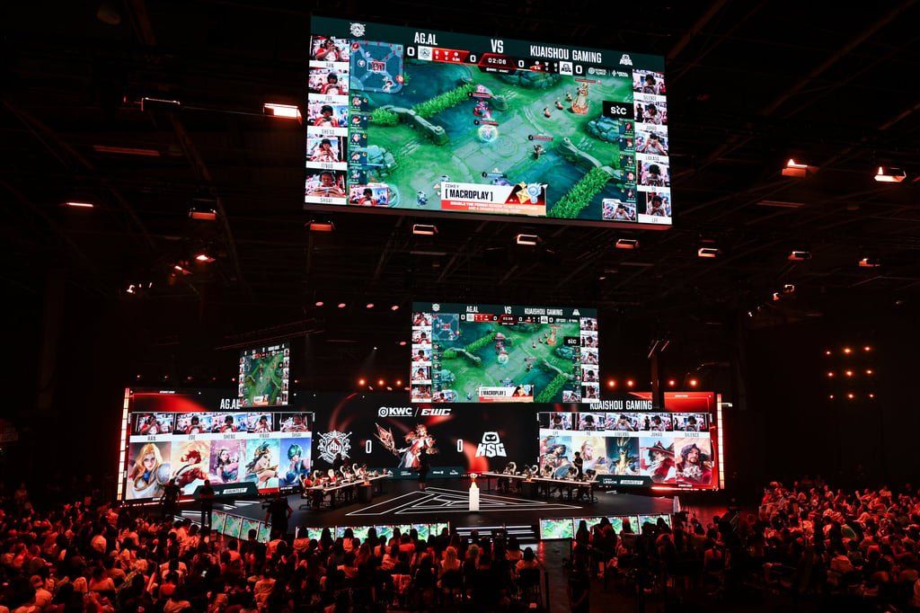 The above photo shows the venue at the 2026 Esports World Cup in Paris, France. Zhong stands as a highly respected figure within the esports community. - Photo: Xinhua/Wu Huiwo