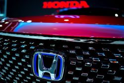 Honda plans highway test of wireless charging for moving trucks