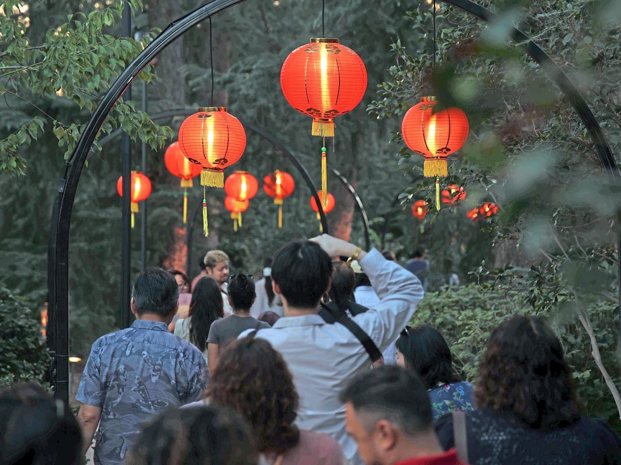 3. Visitors walking beneath a canopy of glowing lanterns in San Marino, Los Angeles, California, United States. Celebrated mainly across East and Southeast Asia, the Mid-Autumn Festival is also observed by Chinese, Vietnamese and other Asian diaspora communities in major cities around the world. — Xinhua