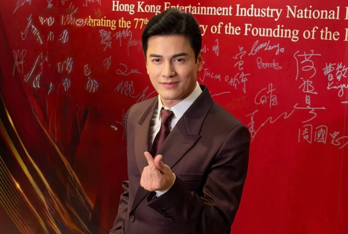 Der 69-jährige Hongkonger Schauspieler Ray Lui beeindruckt Internetnutzer ...