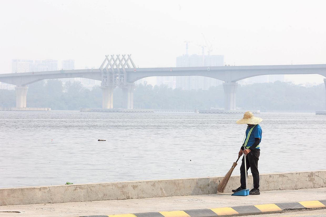 Haze: 200 schools, kindergartens and nurseries to close in Batu Pahat