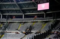 Soccer-Italian police target 22 'ultras' after violence at Torino-Juventus match