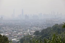 Haze worsens as 21 areas record unhealthy API readings as of 8am
