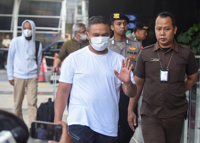 Court doubles suspended Riau governor's sentence to four years