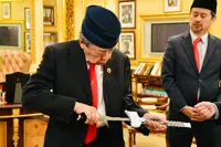 Selangor Sultan receives ceremonial keris marking 25 years on throne