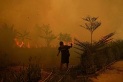 Indonesia hotspots remain high as haze persists in Malaysia
