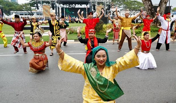Dancers in traditional attire rehearsing their performance for the Sarawak Governor's birthday parade at Padang Merdeka in Kuching on Thursday (Oct 8). - ZULAZHAR SHEBLEE/The Star 
