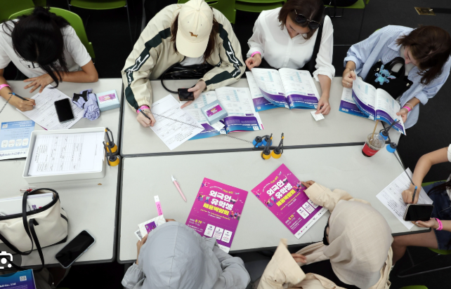 韩国计划放宽学生签证规定，推出新的间隔年计划以吸引外国人才。