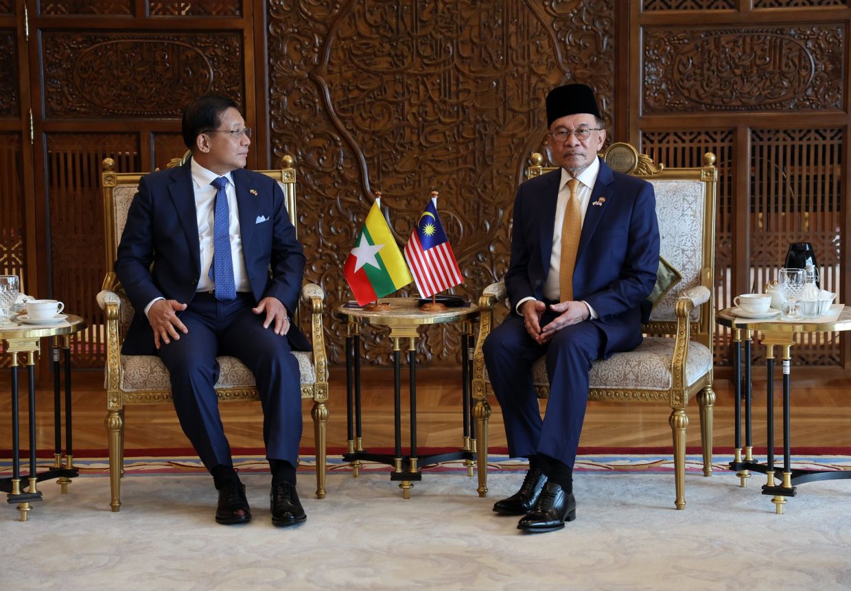 Anwar, Min Aung Hlaing hold four-eyed meeting, delegation talks