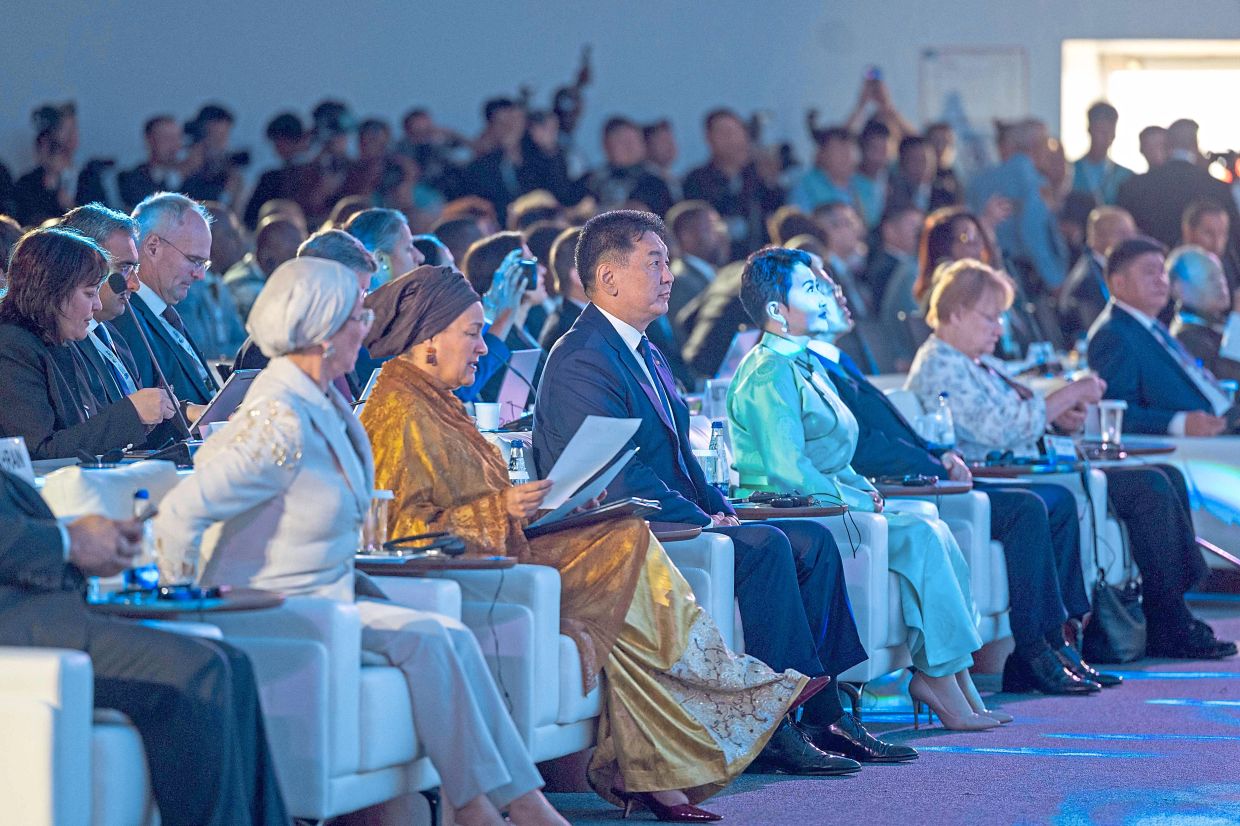Mongolia’s President Ukhnaagiin Khurelsukh (front row, third from left) with delegates during the opening ceremony of the 17th Session of the Conference of the Parties (COP17) to the UNCCD.