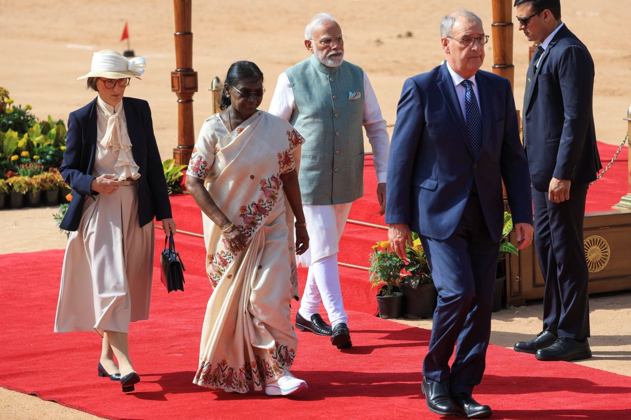 Indian Prime Minister Narendra Modi, Swiss President Guy Parmelin, his wife Caroline Parmelin and India's President Droupadi Murmu walk at Parmelin's ceremonial reception during his three-day state visit, at Rashtrapati Bhavan in New Delhi, India, October 5, 2026. - Photo: Reuters